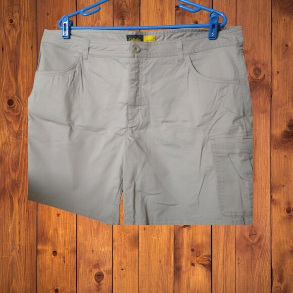 Cabela's Women's Size 18 Khaki Cargo Shorts Utility Pockets Workwear Outdoors - Picture 3 of 4